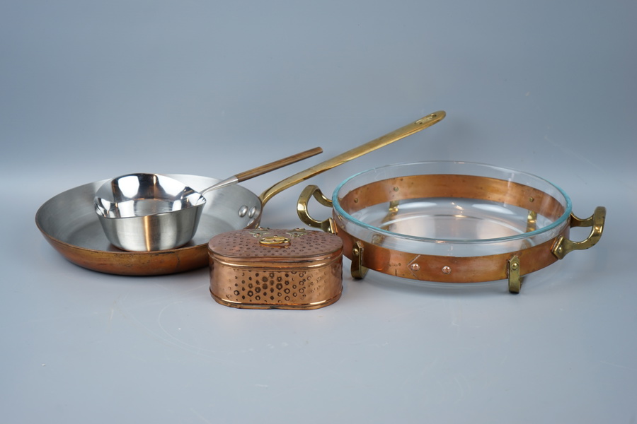 Kopparföremål, 4 st, koppar/glas/trä, bl.a Villedieu och Nilsjohan.