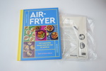 Airfryer med tillbehör, Philips Avance Collection Airfryer XXL, och kokbok.