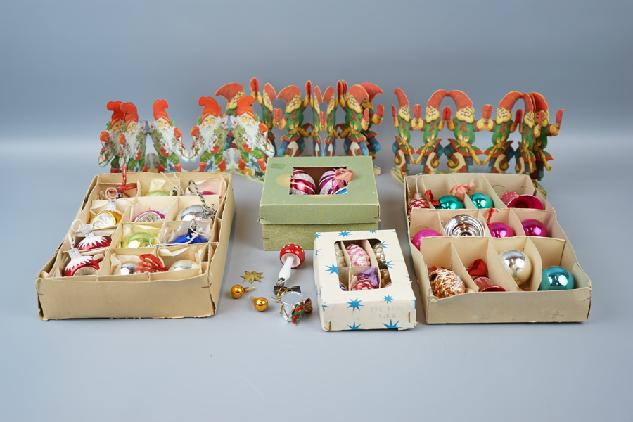Juldekorationer, ett parti. 