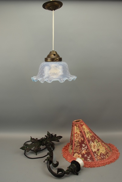 Halllampa och vägglampa, glas/metall, 1900-tal.