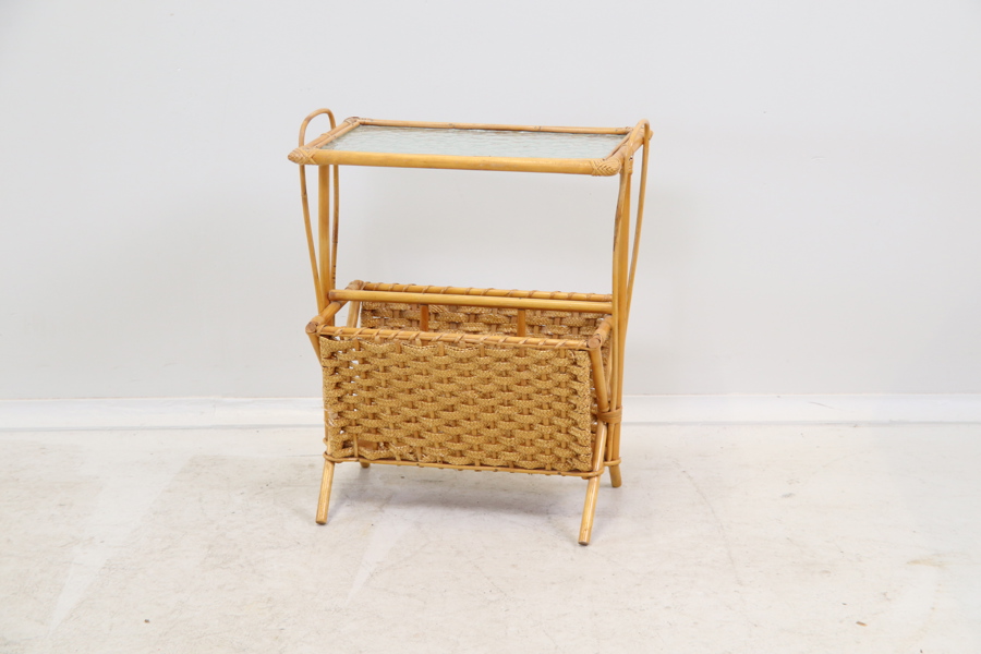 Tidningsställ, trä/rotting/glas.