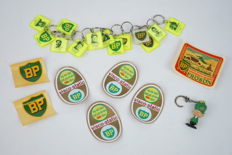 BP, klistermärken, nyckelringar m.m, ett parti.