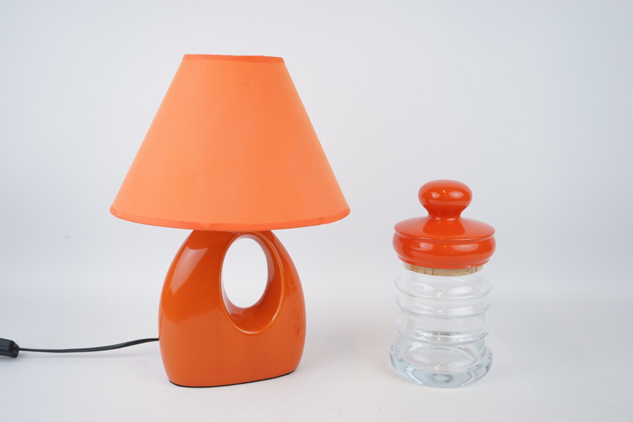 Bordslampa, Lyktan, keramik, samt burk med lock, glas, 1900-talets andra hälft.