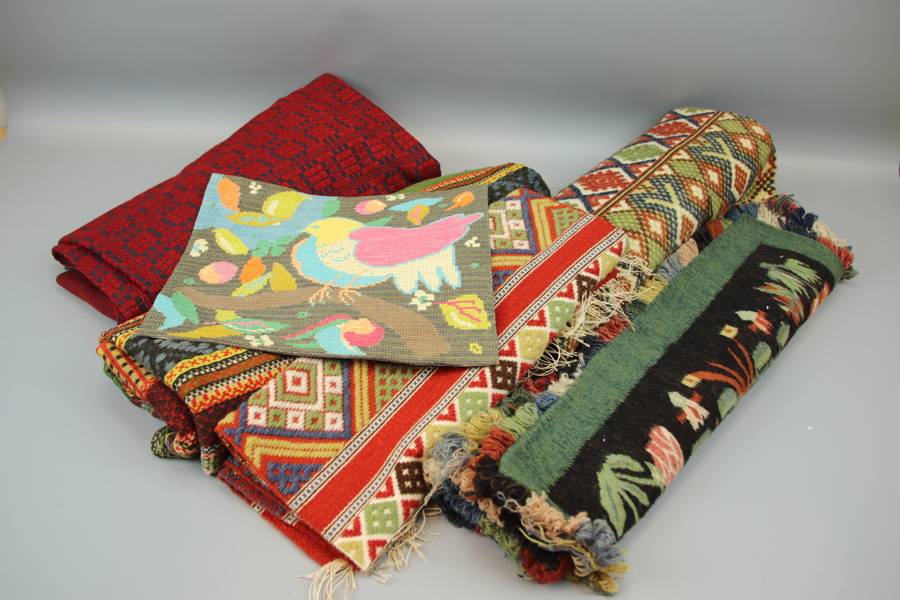 Stenbordsduk och hängen, 6 delar, allmoge, 1900-tal.