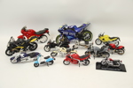 Motorcyklar och vespa, 13 delar, bl.a Maisto.