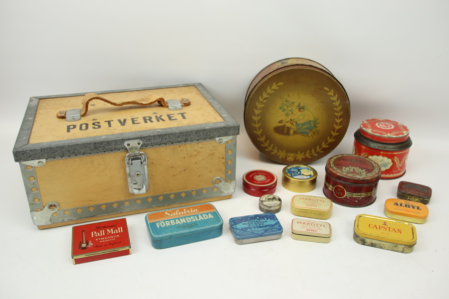 Plåtburkar, 14 st, samt transportlåda, Postverket.