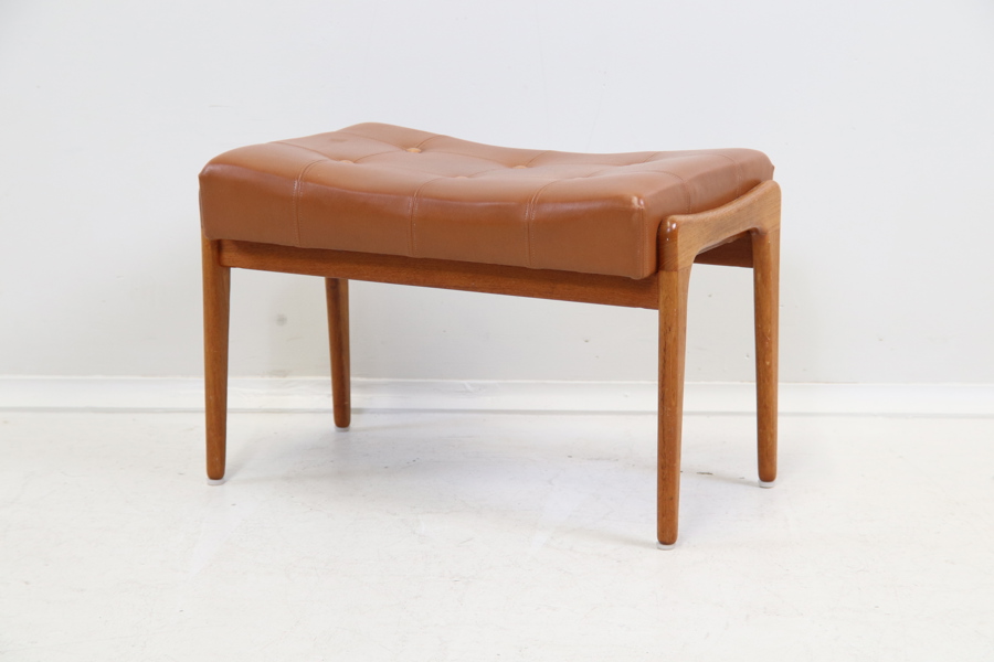 Fotpall, trä/skinn, Bröderna Anderssons.