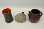 Krus och vaser, 3 delar, keramik, bl.a Mari Simmulson, Upsala Ekeby och Raus.