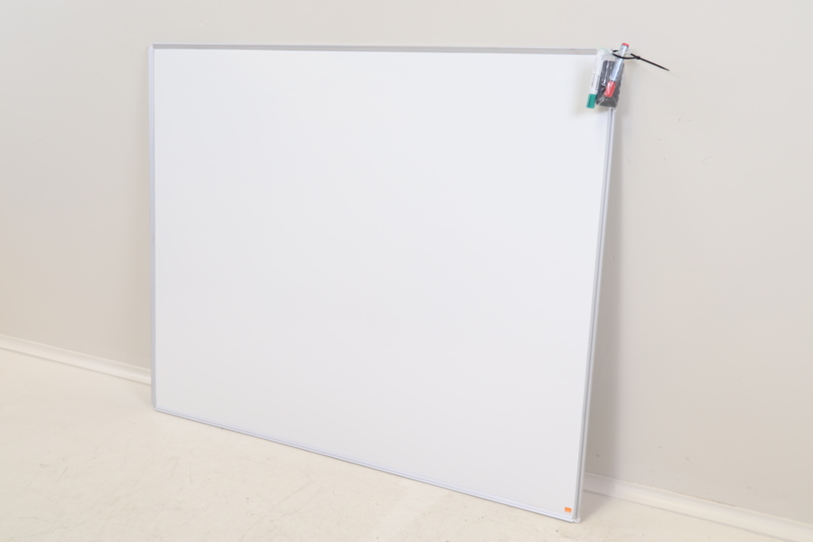 Whiteboard, Nobo, med tillbehör.