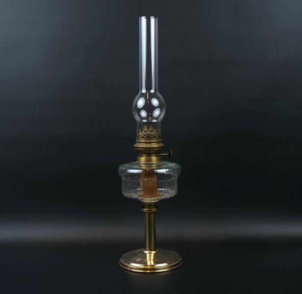 Fotogenlampa, glas/mässing.