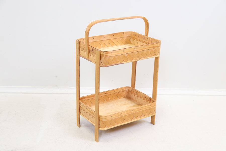 Brickbord, spån/trä.