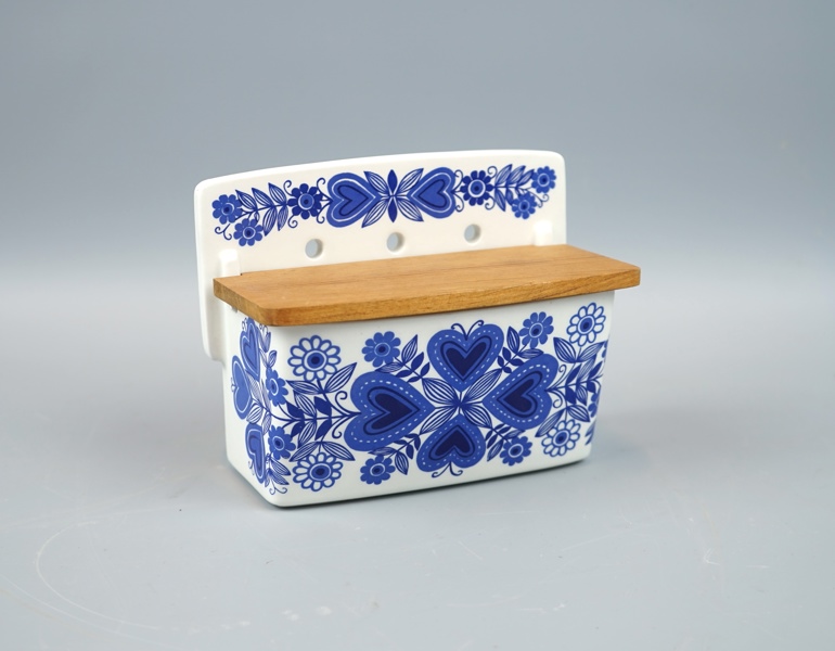 Raija Uosikkinen, saltkärl, porslin, ''Sirpa'', Arabia, Finland, 1960-tal.