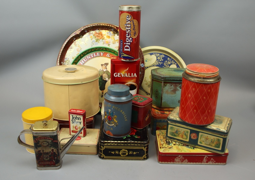 Plåtburkar m.m, 19 delar, 1900-tal.