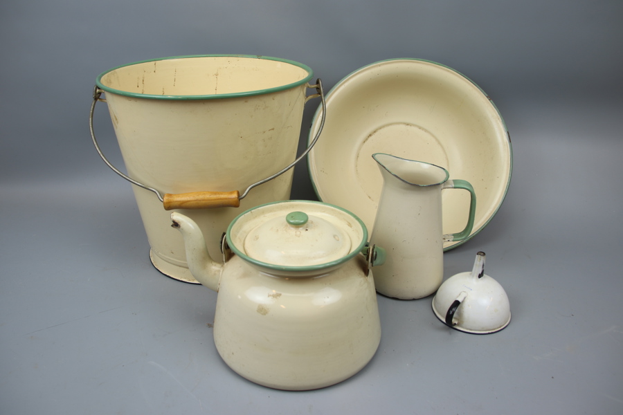 Emaljerat, 5 delar, Kockums, 1900-tal.