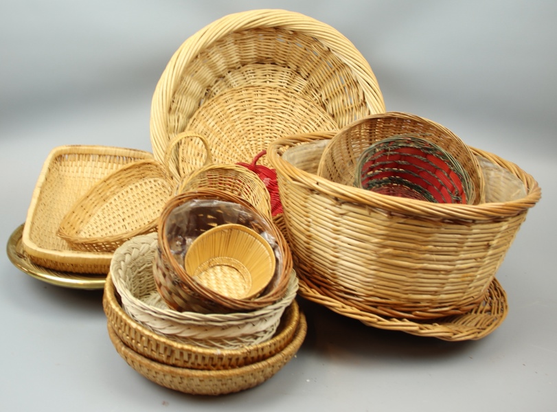 Flätade korgar m.m, ett parti.