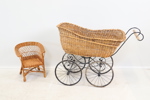 Korgbarnvagn och stol, flätat/metall.