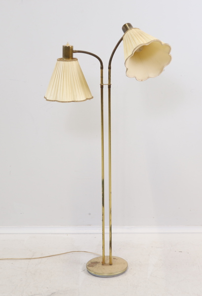 Golvlampa, 2 ljuskällor, justerbara skärmar, metall/textil.