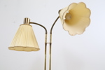 Golvlampa, 2 ljuskällor, justerbara skärmar,  metall/textil.