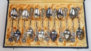 Kaffeskedar och tårtspade, 15 delar, silver, ''Rosen'' och ''Snäck''.