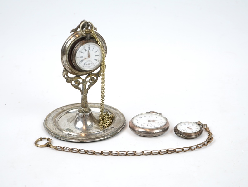 Fickur och fickursställ, 4 delar, bl.a silver.