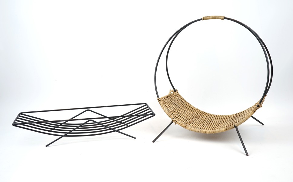 Brödkorg och tidningsställ, stringmodell, metall/flätad rotting, 1900-talets andra hälft.