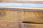 Skänk, ådringsmålat trä, märkt G.J.D. 1867.