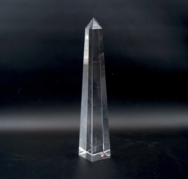 Jan Johansson, obelisk, glas, Orrefors, signerad.
