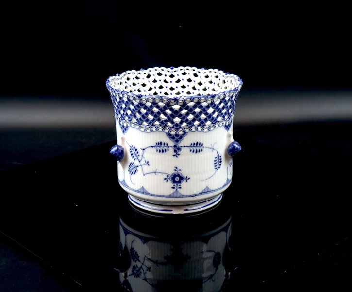 Musselmalet, ytterfoder, porslin, helblond, Royal Copenhagen.