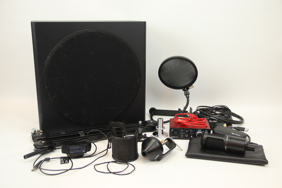 Mikrofon och högtalare m.m, ett parti, bl.a Audio-Technica, Focusrite och Samsung.