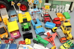 Leksaksbilar m.m, ett parti, metall/plast/trä, bl.a Corgi och Dinky Toys.