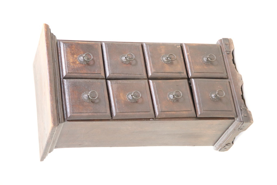 Byrå, 8 lådor, trä, Asien.