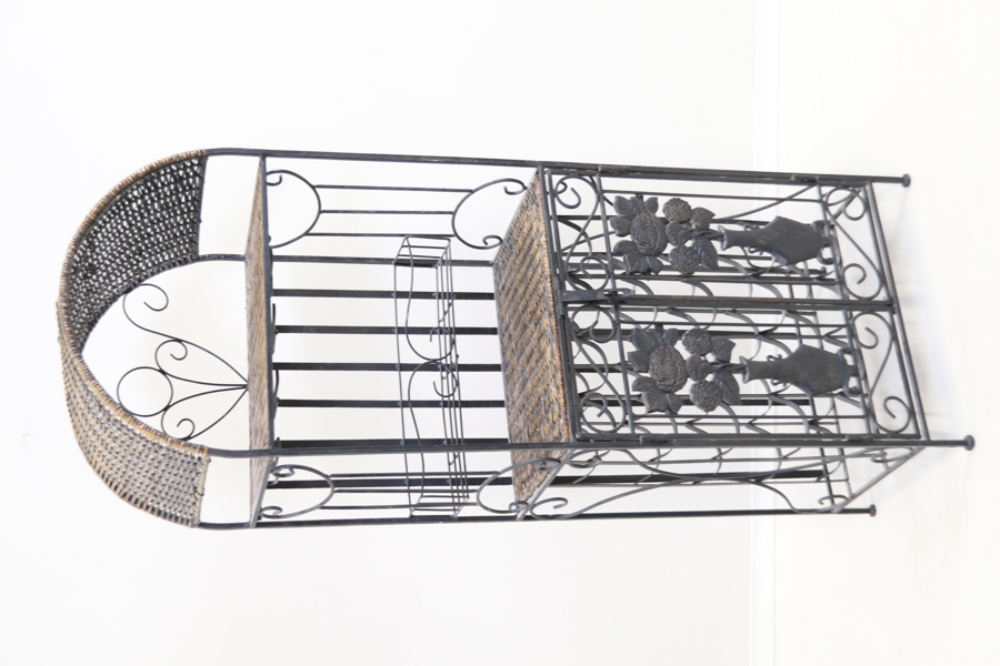 Hylla med vinställ för 20 flaskor, smide/rotting.