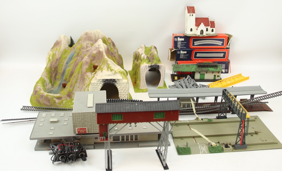 Tillbehör till modelljärnväg, ett parti, bl.a Lima.
