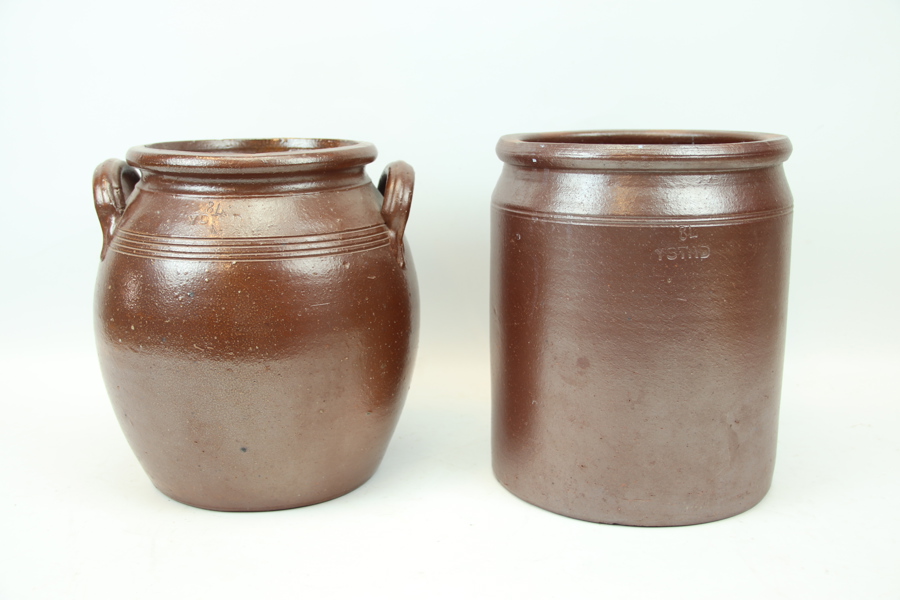 Krus, 2 st á 8 liter, stengods, Ystad.