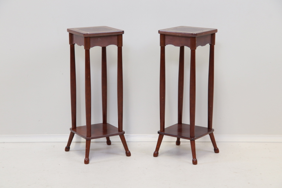 Piedestaler, ett par, mahogny.