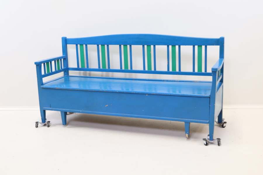 Kökssoffa, utdragbar, trä.