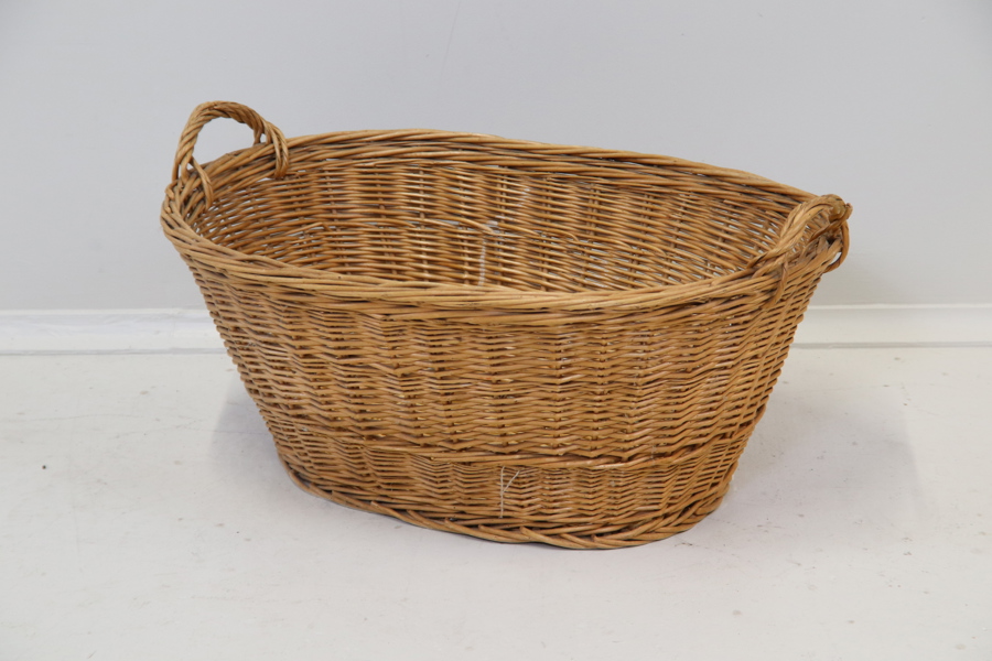 Mangelkorg, flätad.