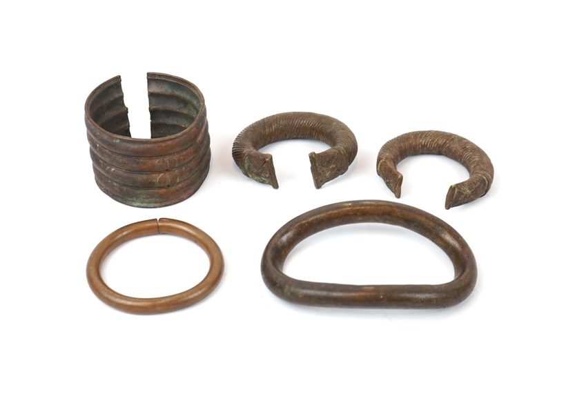 Arm/fotlänkar, primitiva betalningsmedel, 5 st, metall, östra Afrika.