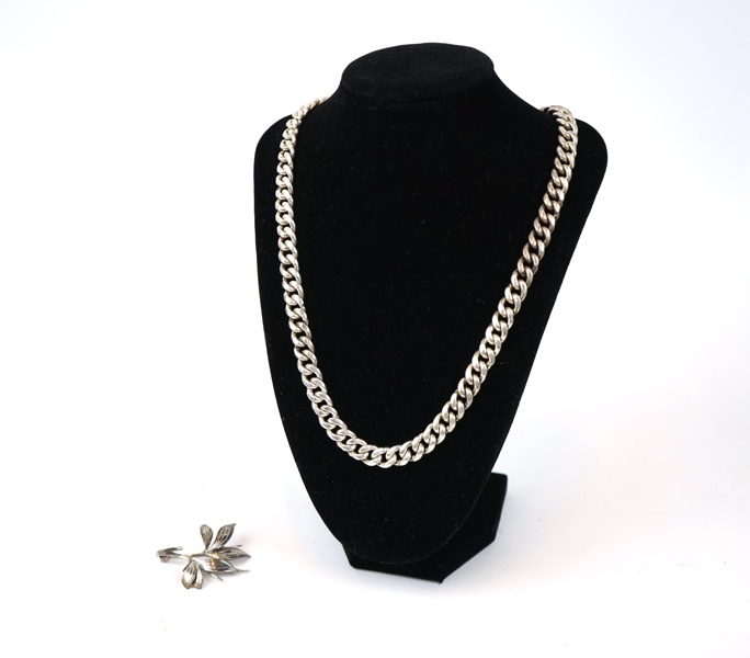 Halslänk, manglad pansar, samt brosch, sterling silver 925.