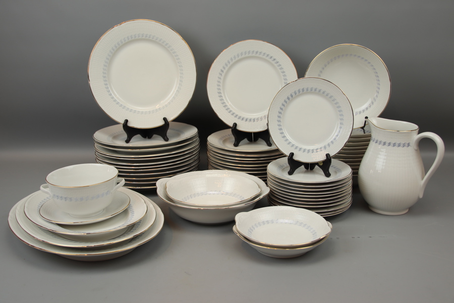 Louise Adelborg, "Nationalservisen", matservis, 57 delar, porslin, Rörstrand.