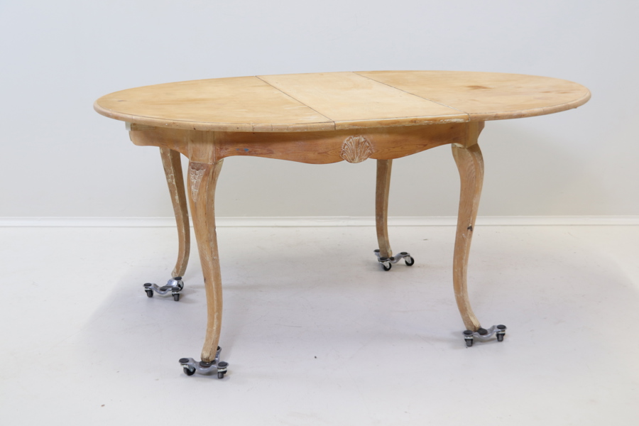 Bord med iläggsskiva, skrapad furu.