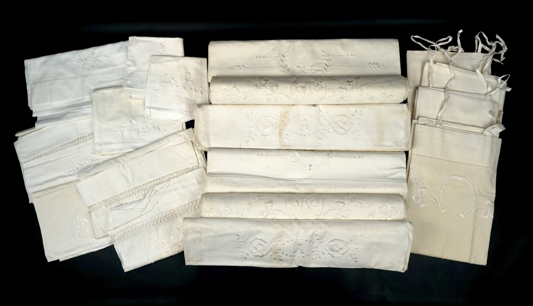 Överlakan och örngott, vuxen och bebis storlek, ett parti, linne.