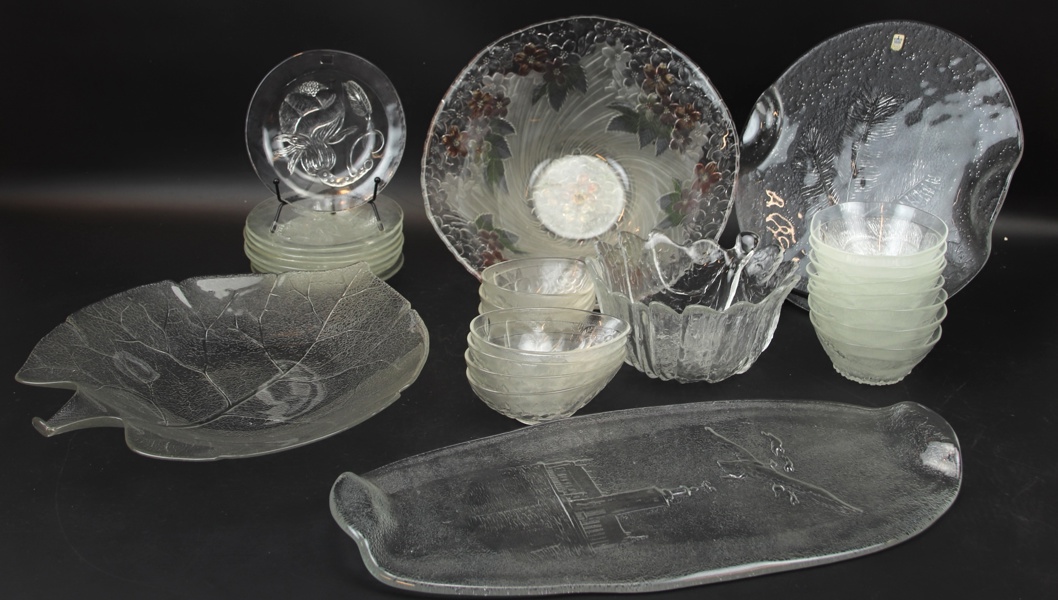 Glasföremål, ett parti, bl. a Arabia.