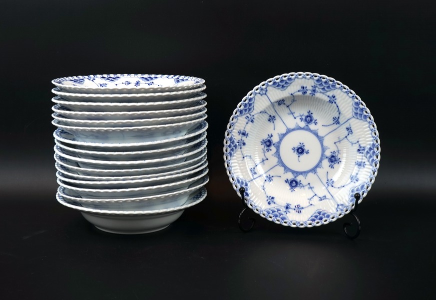 Musselmalet, dessertskålar,16 st, porslin, helblond, nr 1170, Royal Copenhagen.