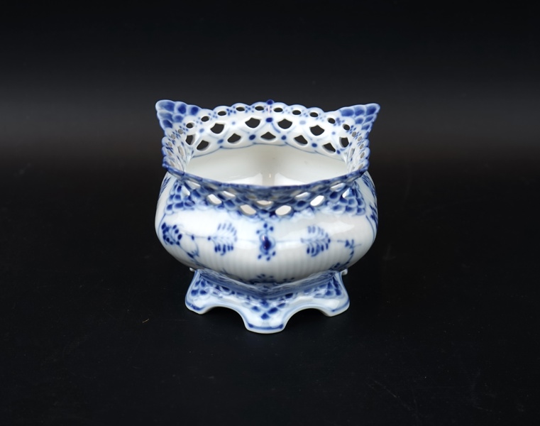 Musselmalet, sockerskål, porslin, helblond, nr 1113 Royal Copenhagen.