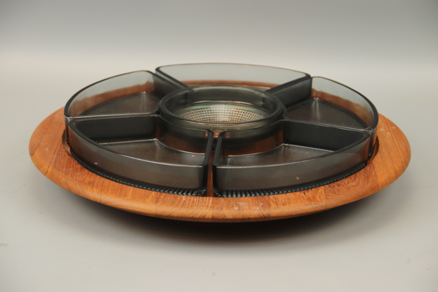 Kabaret på snurrbar bricka, glas/trä, Digsmed Denmark.