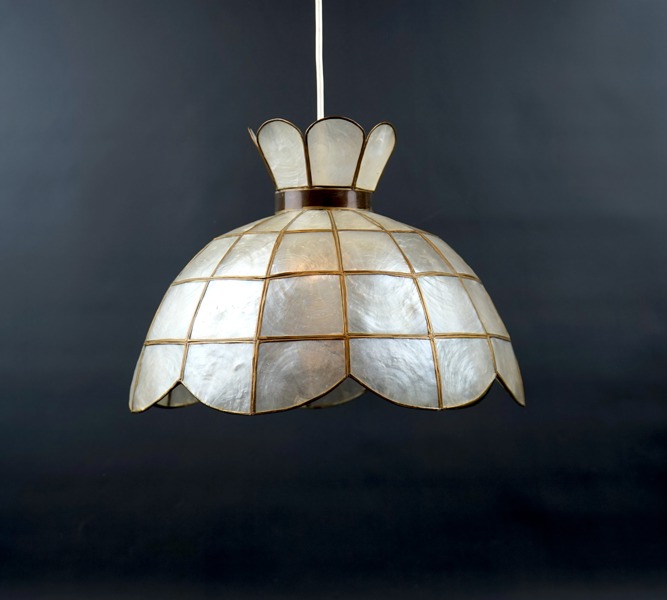 Taklampa, snäckskal.