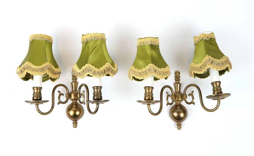 Vägglampetter, ett par, 2 ljuspunkter på varje, mässing.