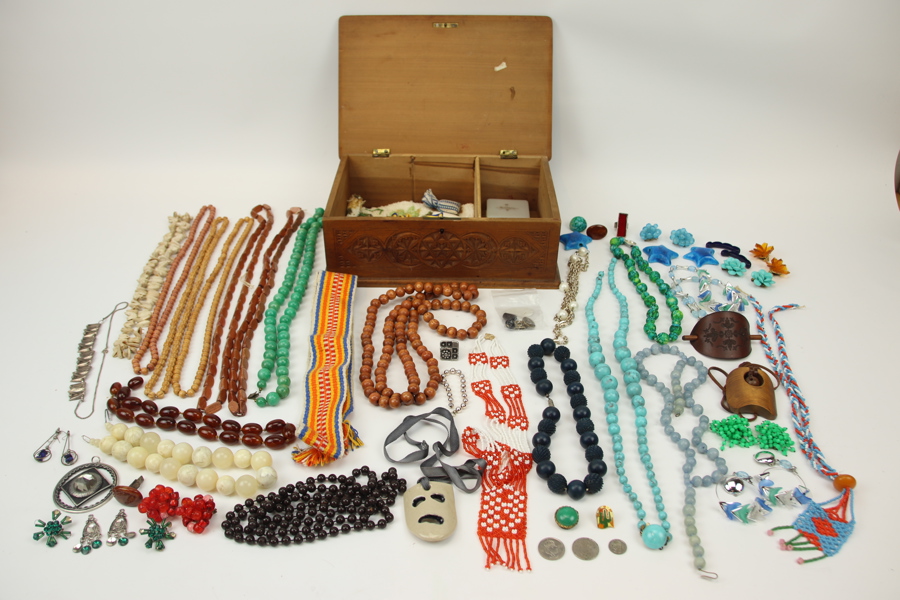 Smycken m.m, ett parti, bl.a tenn.