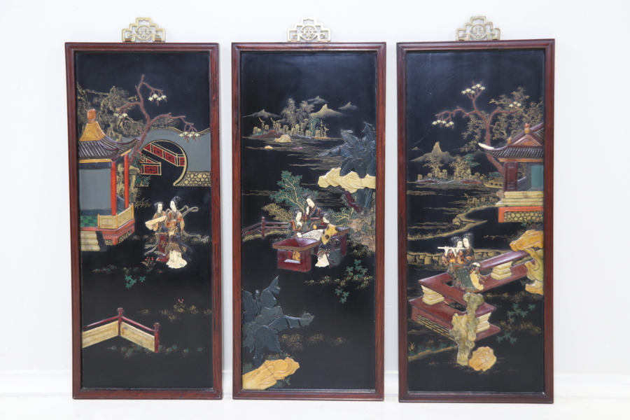 Väggfält, lackarbete med reliefmotiv, trä/ben, Kina, 1900-tal.